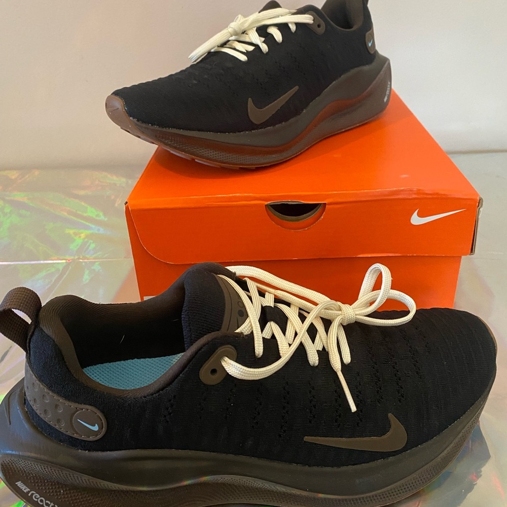 Nike Men’s Black Athletic Shoes with Cream Laces